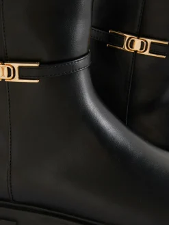 Botins Detalhe Fivela