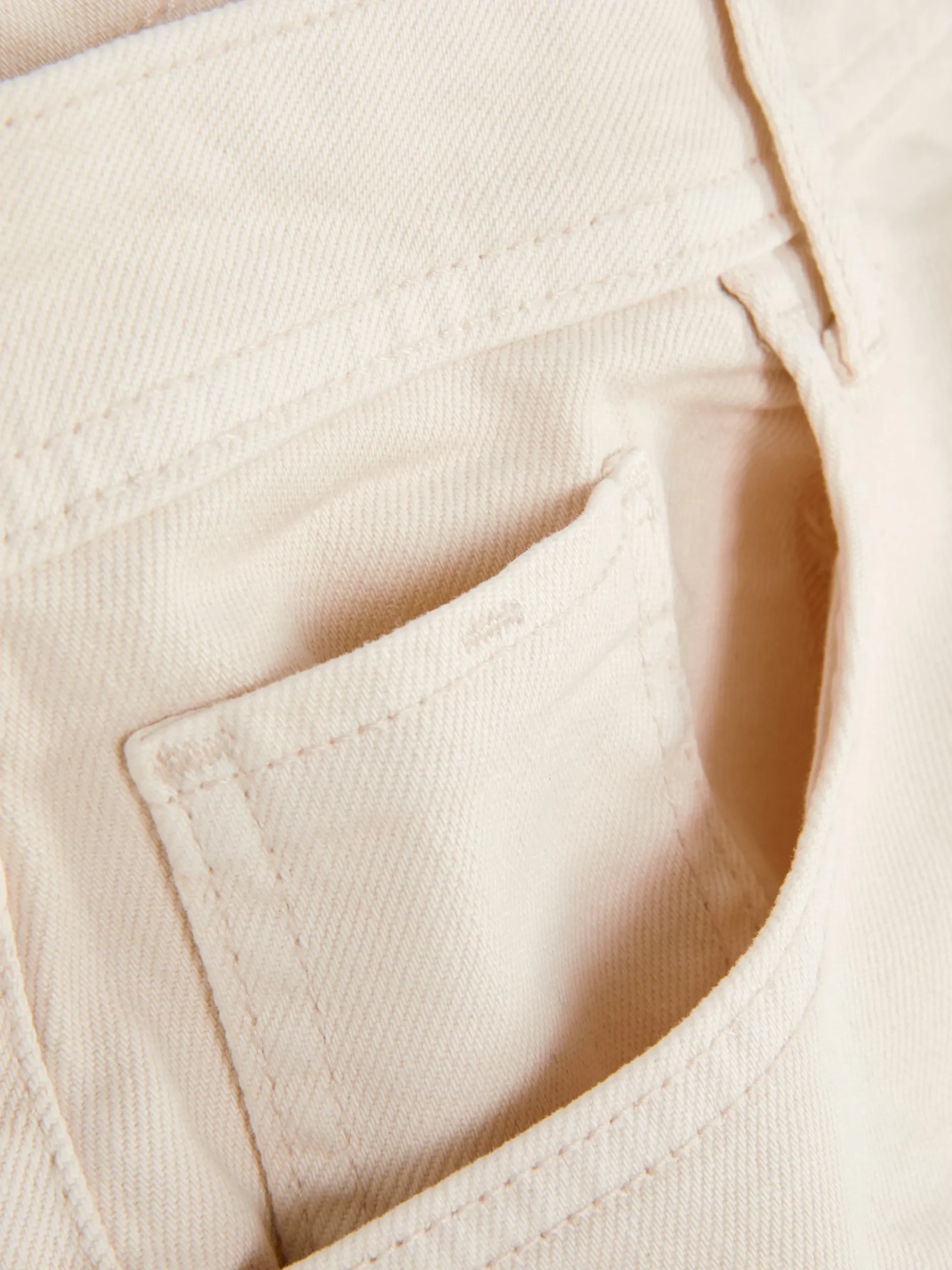 Calças Ganga Corte Perna Direita Folgada