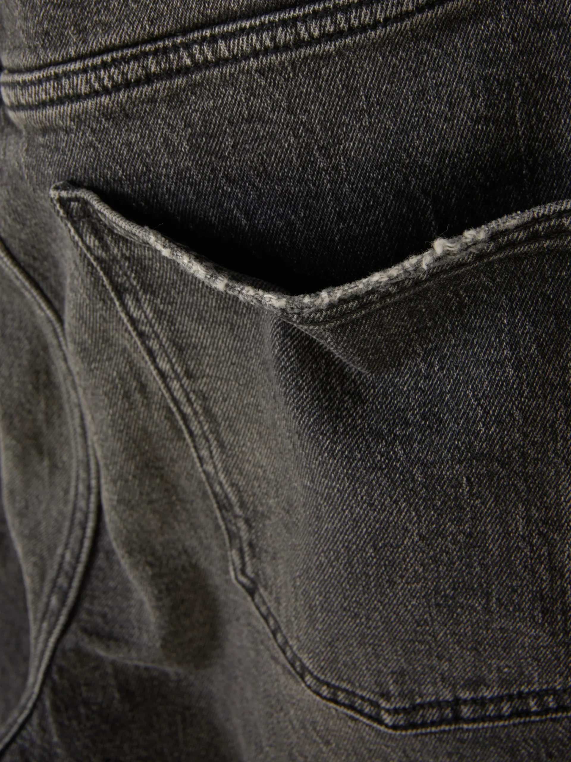 Calças Ganga Corte Perna Direita Justa