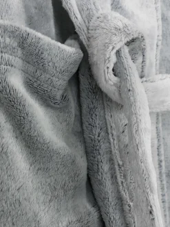 Roupão Felpudo Comprimento Médio