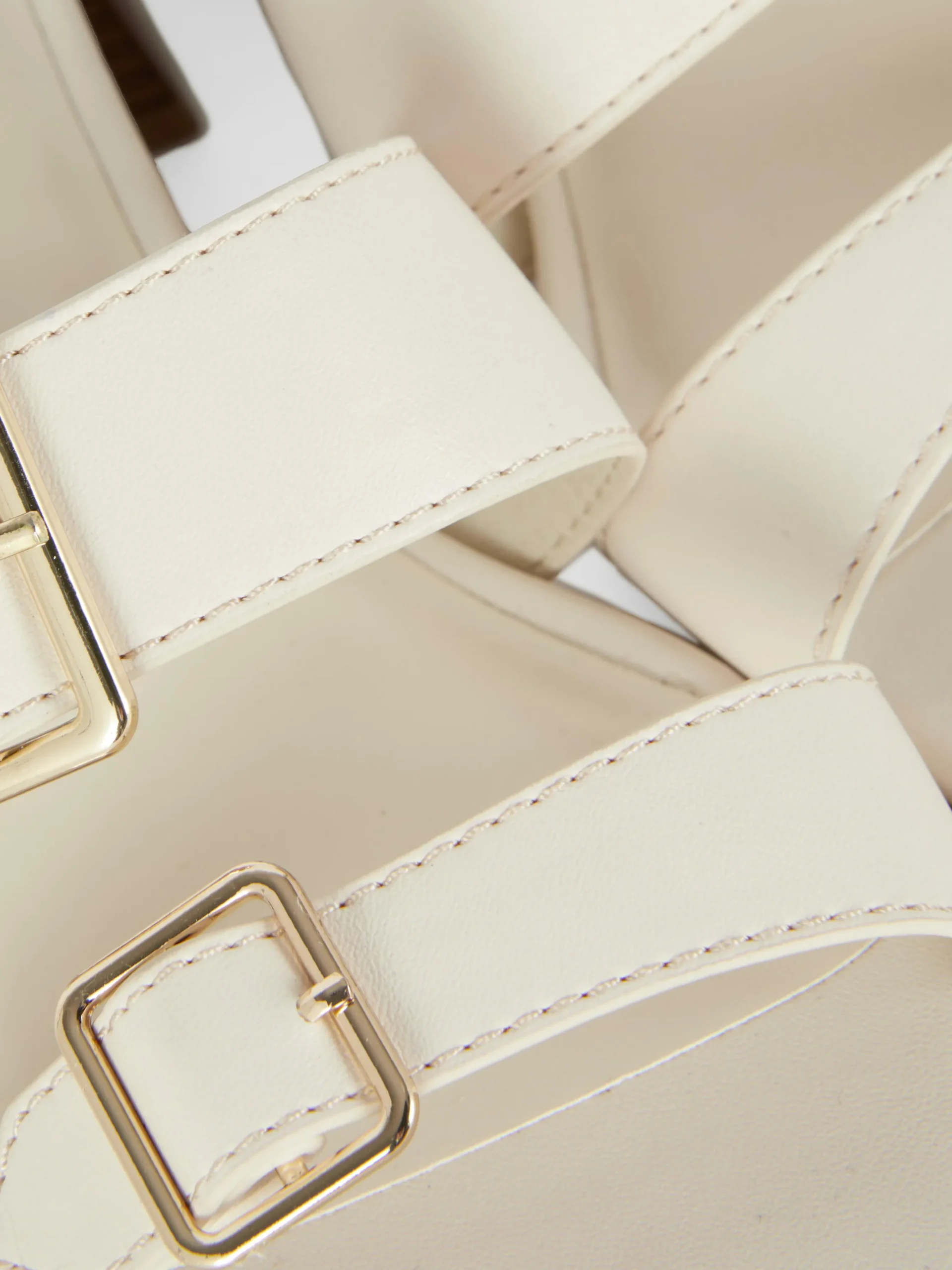 Sandálias Salto Bloco Fivelas