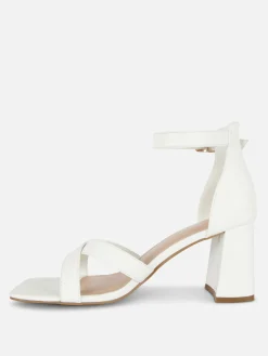 Sandálias Tiras Cruzadas Modelo Largo