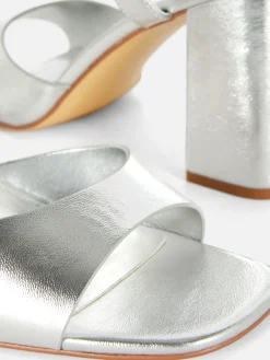 Sapatos Tacão Tira Curva Modelo Largo