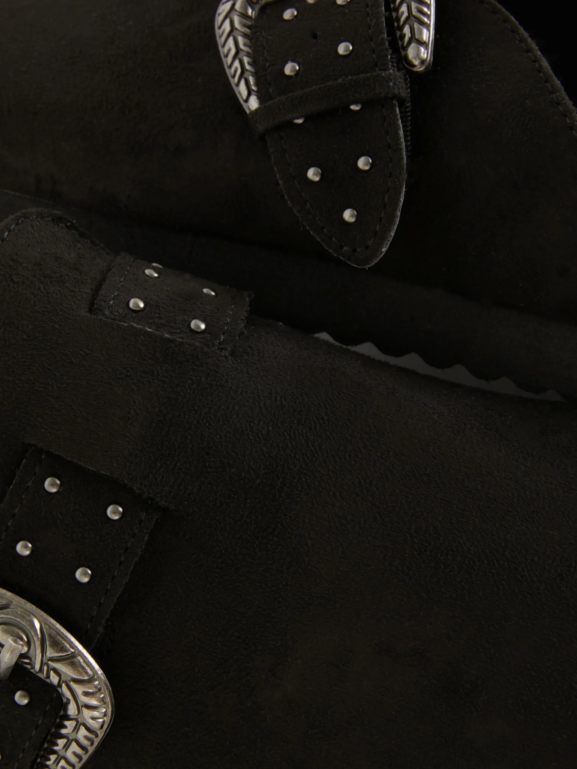 Socas Detalhe Fivela Tachas