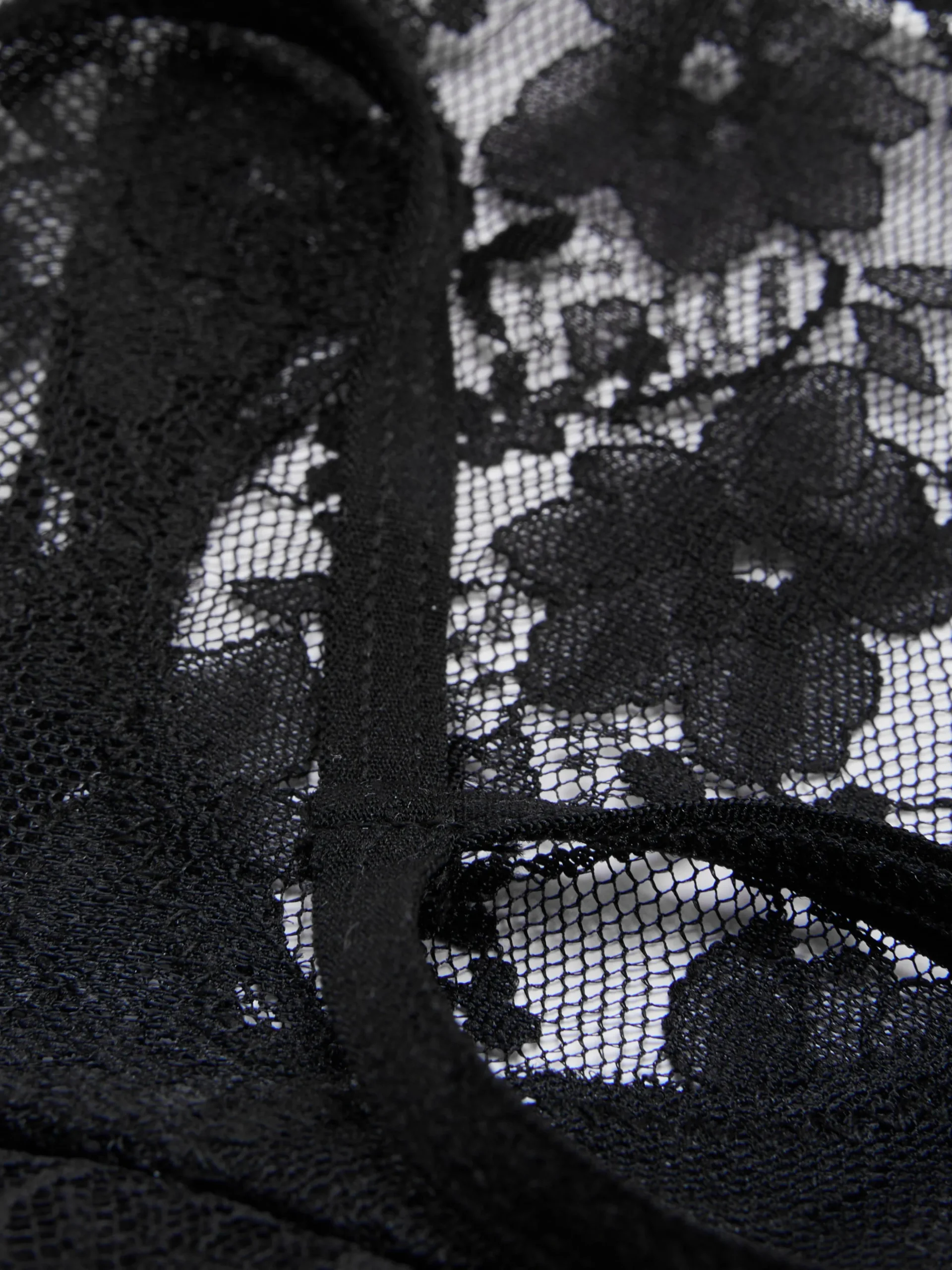 Tanga Fio Dental Renda Padrão Floral